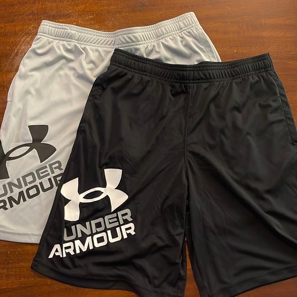 Under Armour Other - Boys Under Armour basketball bundle size XL